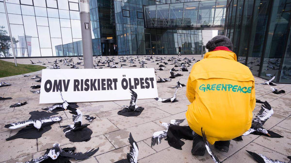 Greenpeace sorgt immer wieder mit Protestaktionen gegen die OMV für Aufsehen 