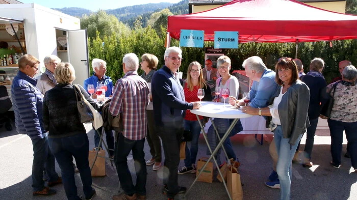 Wenn acht Marktfieranten aus der Region zum Genussland-Bauernmarkt in St. Salvator laden, bleiben die Besucher nicht aus. 