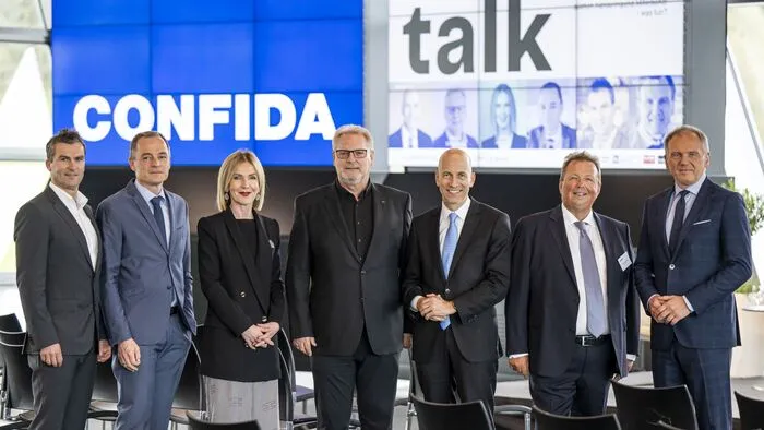 Von links: Florian Hampel, Gernot Pagger, Lisbeth Wilding, Horst Schachner, Martin Kocher, Organisator Ernst Malleg und Moderator Armin Wolf 