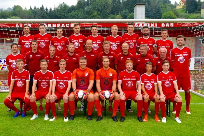 Unterliga West: Atus Bärnbach Punktegleich, aber mit der schlechteren Tordifferenz überwinterte Bärnbach hinter Ragnitz auf Tabellenplatz zwei. Obwohl es direkt nach dem Frühjahrsstart eher suboptimal lief, konnte die Mannschaft von Trainer Manuel Rueß ab April nochmals einen Zahn zulegen und blieb in den letzten elf Partien der Saison ungeschlagen.