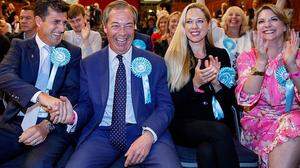 Farage darf sich freuen - auch wenn er seinen Sitz im EU-Parlament nicht lange besetzen wird