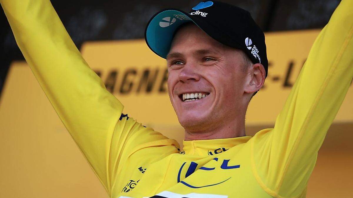 Froome strahlt im Gelben Trikot