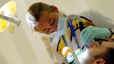 Nicht gerechtfertigte Zahnbehandlungen werden der Ärztin vorgeworfen (Symbolbild)