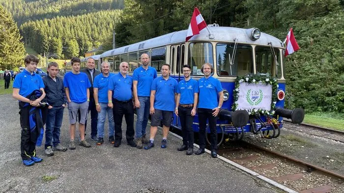 Ein kleiner Teil der ehrenamtlichen Mitglieder des Vereins Erzbergbahn, die heuer 130 Jahre alt ist.