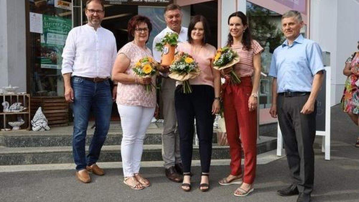 In Anwesenheit von Bürgermeister Gerhard Meixner wurde das neue Schmuckkaffe eröffnet. 