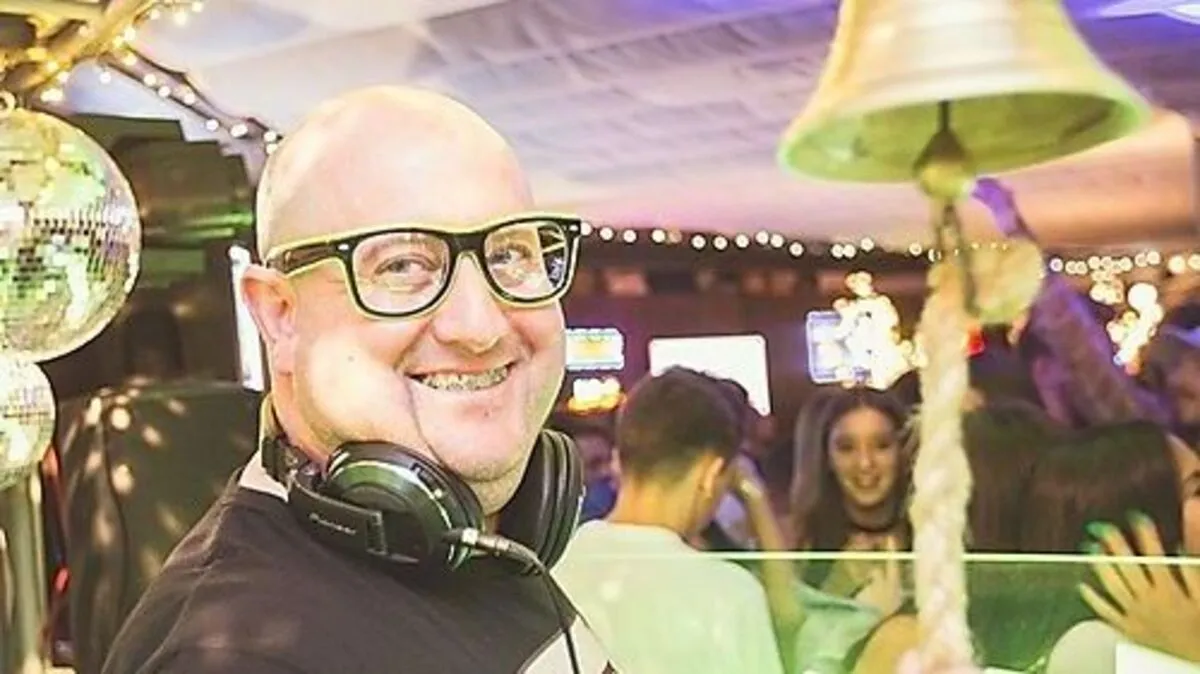 Sonst oft live, aber jetzt legt Padre jeden Freitag- und Sonntagabend via Livestream seine Lieblingshits auf