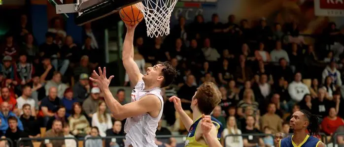 Kapfenberg (im Bild: Nemanja Krstic) hat seine Spitzenposition eindrucksvoll behauptet