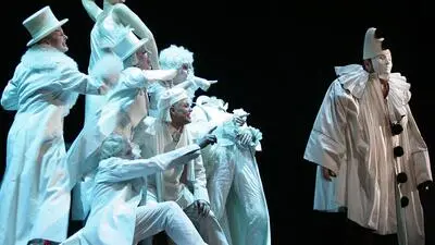 Korngolds „Die tote Stadt“ hatte 2004 Premiere und wird nächste Staatsopernsaison nach fünf Saisonen wieder auf den Spielplan gesetzt. Es singen Klaus Florian Vogt, Vida Mikneviciute und Andrè Schuen