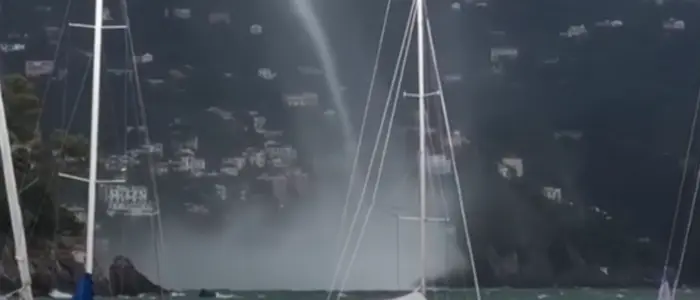 Vor Kurzem wurde Wasserhose an der ligurischen Küste gefilmt