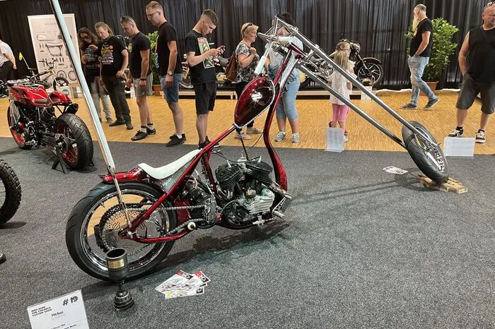 Preise gab es in verschiedenen Kategorien. Der erste Preis für die Kategorie „Best of Paint“ ging an Artur Steininger mit „Hell Machine“. Den Publikumspreis bekam das Bike „Mickey Mouse Harley Davidson“ mit einer Lackierung von Pablo Spitzer. In der Kategorie „Best of Show“ ging der Sieg an „History“ von VK Custom Works mit Vito Klemencic.