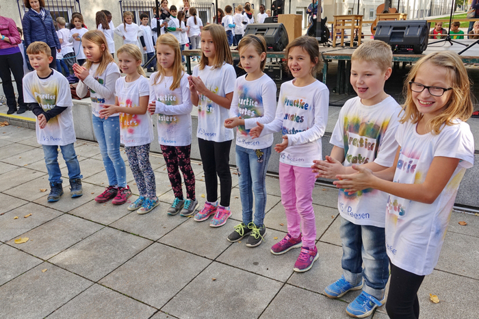 Der Spruch der Volksschule Peesen lautete "Practice creates masters".