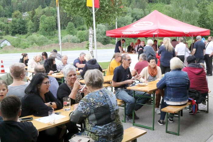 Zahlreiche Interessierte waren am Donnerstag in das Rüsthaus gekommen, um die Einrichtungen der Görtschitztaler Wehr unter die Lupe zu nehmen. 