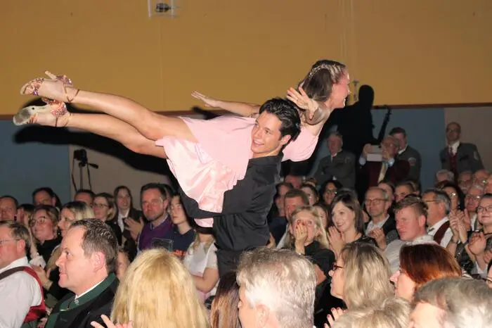 Bei Dirty Dancing bebte die Mehrzweckhalle mit der Showtanzgruppe und Anja Sturmann sorgte mit ihren Tänzerinnen und Tänzern für Begeisterung und Jubelrufen beim Publikum.