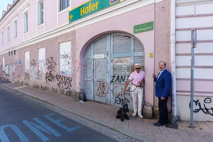 Der Autor mit Karl Kubinzky (rechts) und Lilly in der Neubaugasse