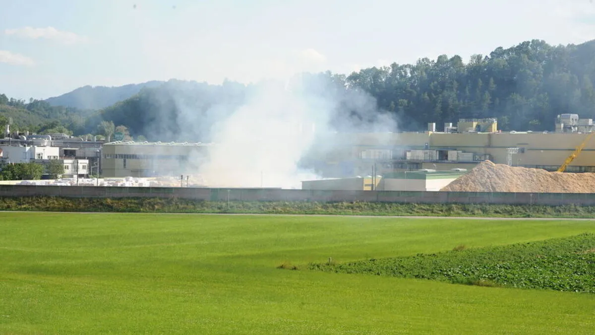 Brand im Altpapierlager