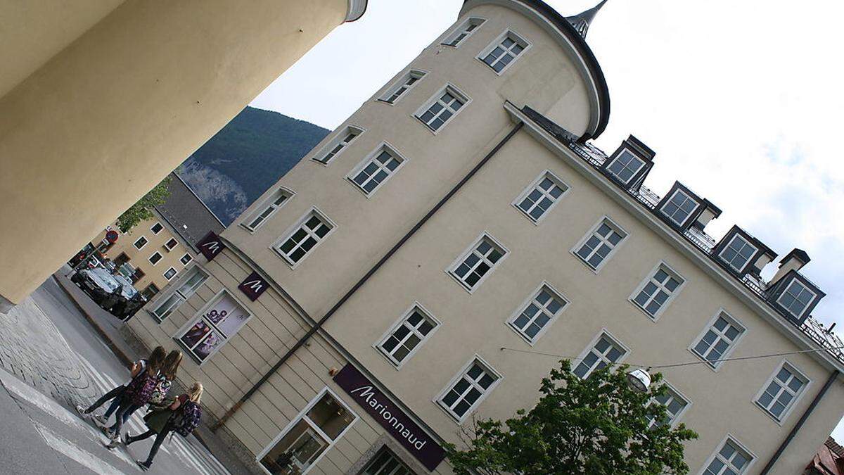 Teil der Budgetsitzung, das Postgebäude, in dem ein Hotel und drei Geschäfte entstehen 