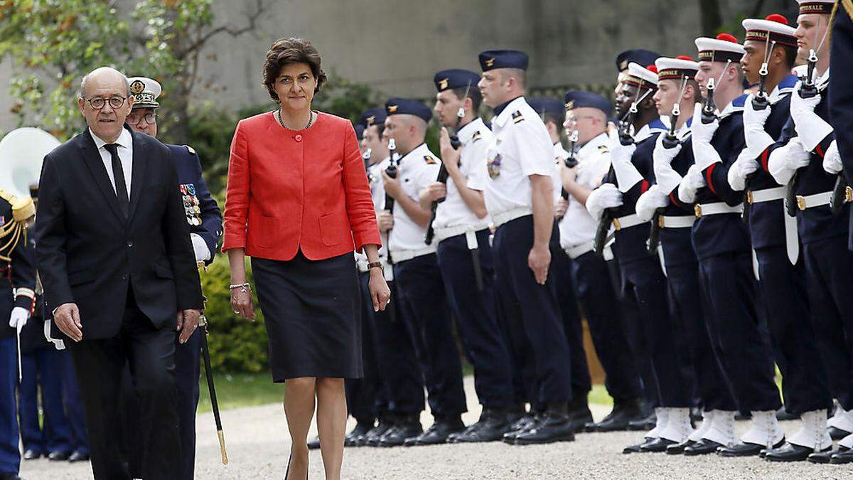 Verteidigungsministerin Sylvie Goulard (mit Vorgänger)