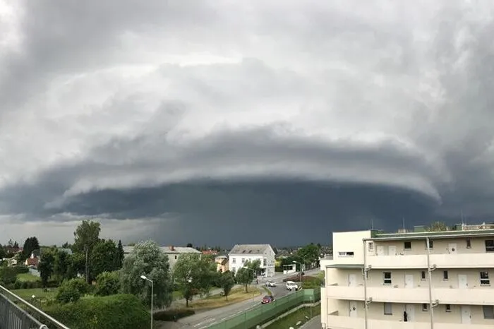Wolkenturm von Graz-Puntigam aus
