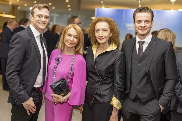 Schauspieler Michael Steinocher (ehemals "Soko Donau"), Star-Astrologin Gerda Rogers, Schauspielerinnen Konstanze Breitebner und Franz-Klammer-Darsteller Julian Waldner (von links)