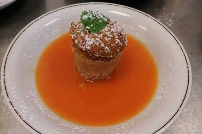 ... und auch die Nachspeise durfte nicht fehlen: Lebkuchen Soufflé in Blutorangensüppchen.