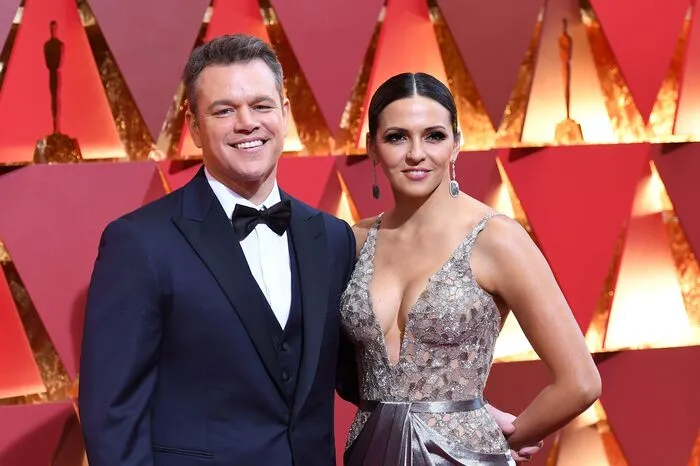 Matt Damon mit seiner Frau, die tief blicken ließ.