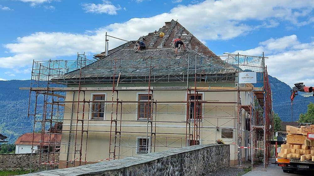 Ein Bauprojekt 2020: Das Dach des Pfarrhofes St. Stefan/Gail wurde neu gedeckt