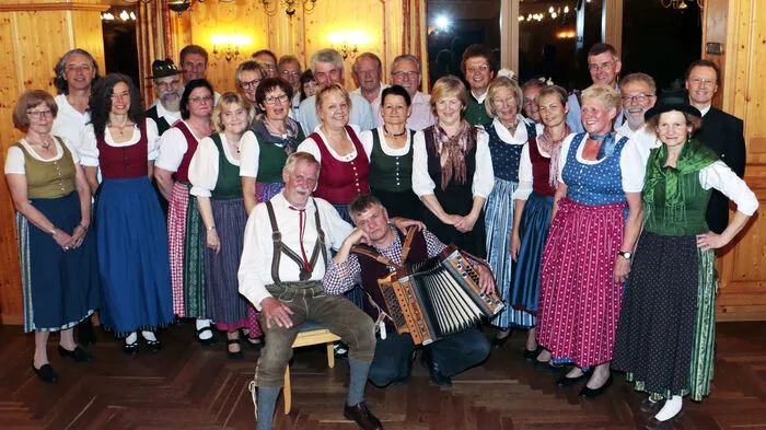 „Jede und jeder ist willkommen“, sagte Organisator Franz Göbl, der sich über den guten Besuch beim Tanzabend freute.