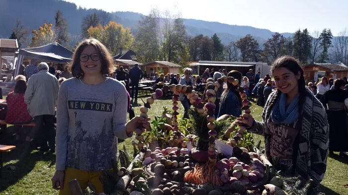 Bereits am Samstag vergnügten sich viele auf dem nunmehr vierten Keutschacher Rübenfest. Bei strahlendem Sonnenschein war der Eiskaffee am Nationalfeiertag und dem darauf folgenden Sonntag sehr gefragt. 