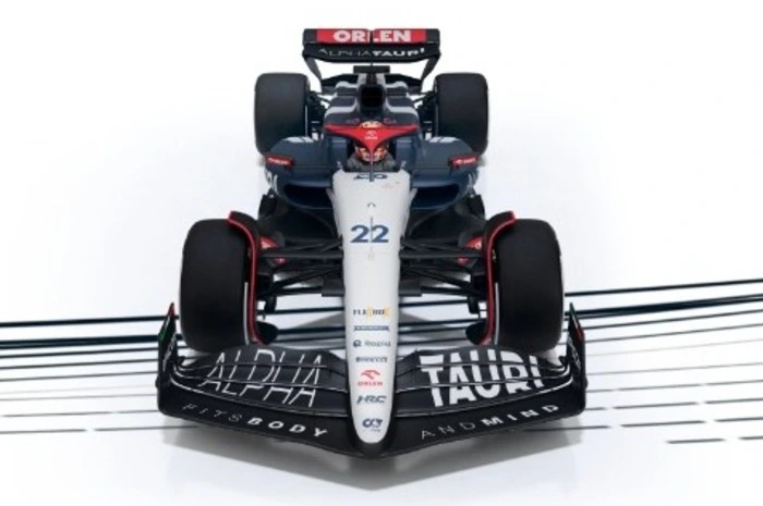 Alpha Tauri: Das ist der neue AT04. Mit einigen neuen roten Farbtupfern hat das Red-Bull-Zweitteam Alpha Tauri im Rahmen der Fashion Week in New York seine Lackierung für die Formel-1-Saison 2023 vorgestellt