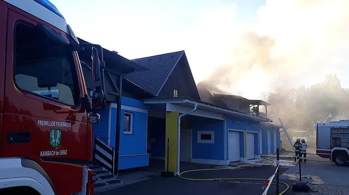 100 Feuerwehrleute aus Laßnitzhöhe, Eggersdorf, Hart/Albersdorf, Nestelbach und Kainbach und das Einsatzleitfahrzeug Graz-Umgebung waren im Einsatz