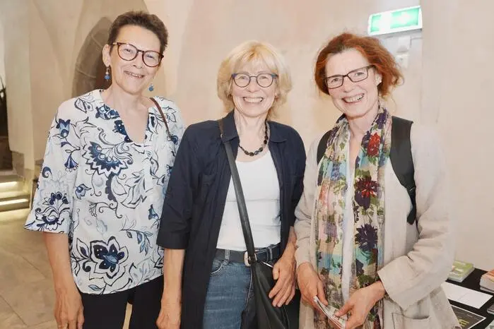 Die Kulturinitiative "millstART" lud zur Vernissage in das  Stift Millstatt. Die Ausstellung läuft unter dem Motto „Das Tier und wir“