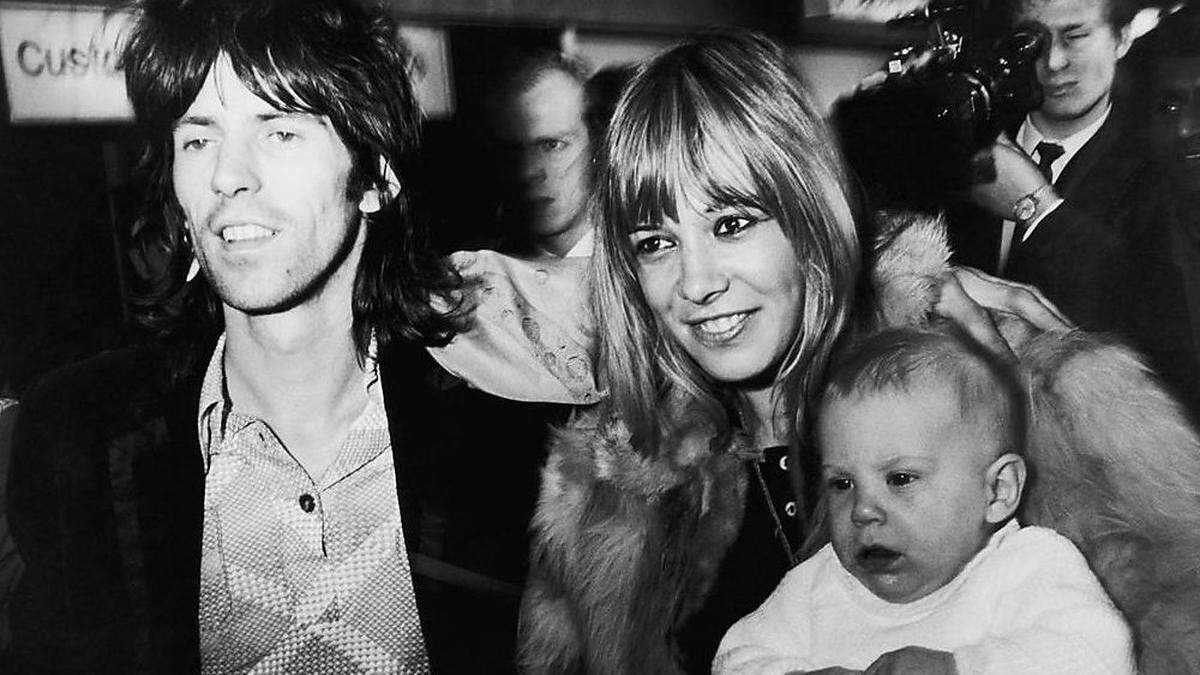 Anita Pallenberg mit Keith Richards und dem Sohn Marlon