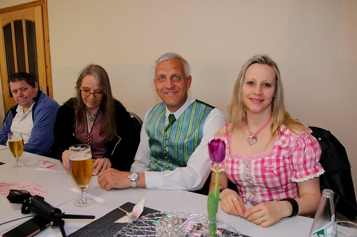 Das Publikum ging begeistert mit und spendete tosenden Applaus. Am kommenden Sonntag, dem 7. Mai, ist die „Murtal 5 Oberkrainermusi“ im Landcafe Kern zu Gast.