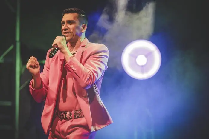 Bei der Robbie Williams Tribute Show kamen Fans der britischen Pop-Ikone voll auf ihre Kosten.