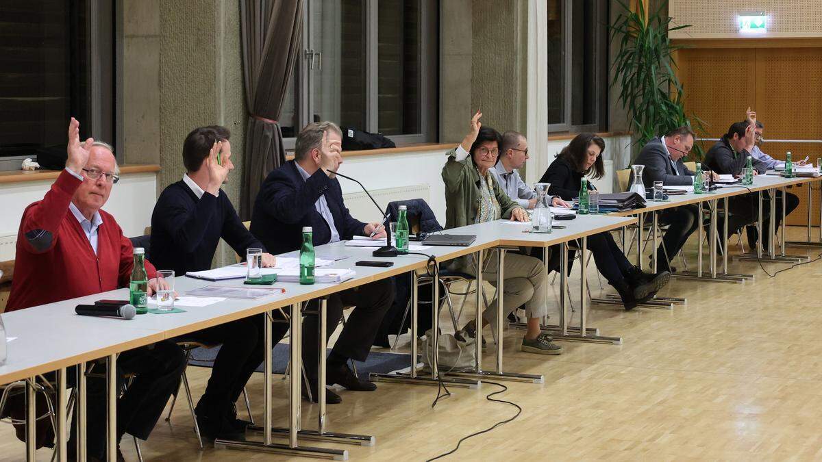 Hauptthema der Gemeinderatssitzung in Bad Gleichenberg war der Rechnungsabschluss des Jahres 2022. Besprochen wurden auch Gebührenverordnungen für Abfuhr, Kanal und Wasser sowie der Ortsbildschutz