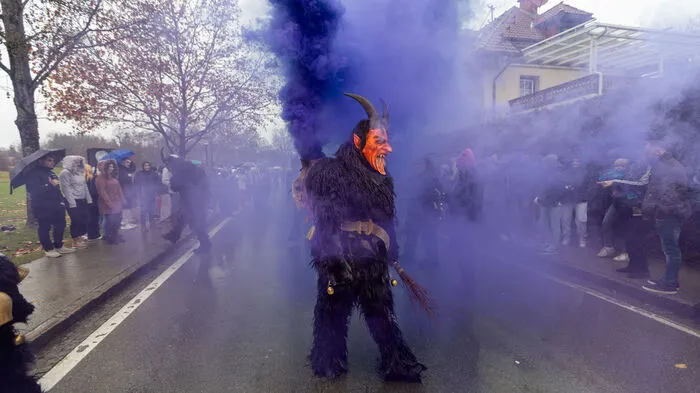 Beim Krampuslauf in Moosburg wurde auch mit viel Rauch gearbeitet.