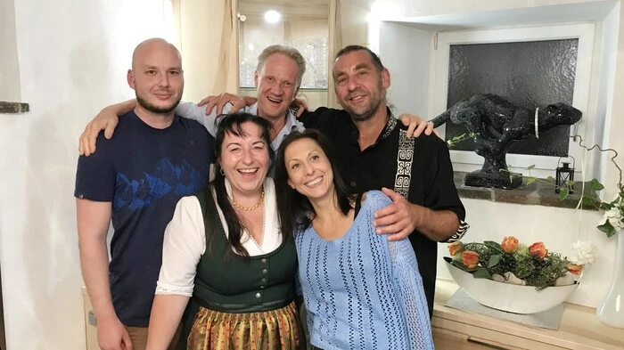 Fünf Hobbyköche aus einer Stadt laden zu sich nach Hause ein und servieren ein Dreigänge-Menü, so das Konzept von "Das Perfekte Dinner". Kommende Woche wird die Show aus Graz ausgestrahlt. Das sind die Kandidaten und das kochen sie: