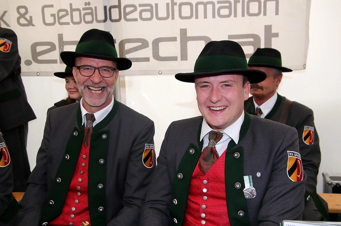 Die Ehrungen nahmen Landesbranddirektor-Stellvertreter Christian Leitgeb, Bürgermeister Helmut Linhart, Brandrat Klaus Gehr und HBI Jürgen Neubauer vor.