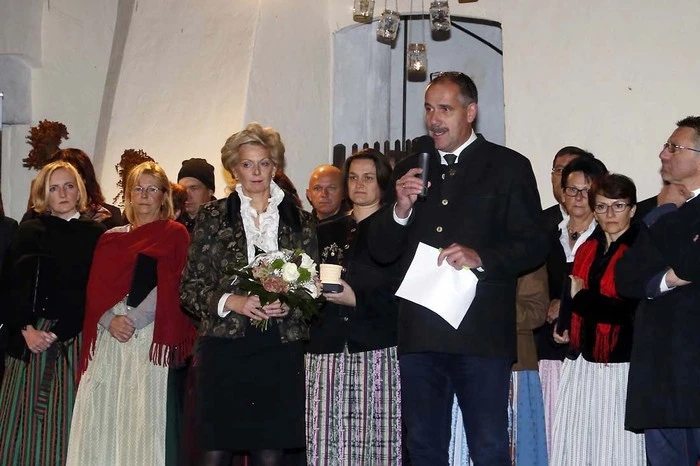 Bürgermeister Gregor Löffler nahm gemeinsam mit Organisatorin Ulrike Bardeau die festliche Eröffnung vor.