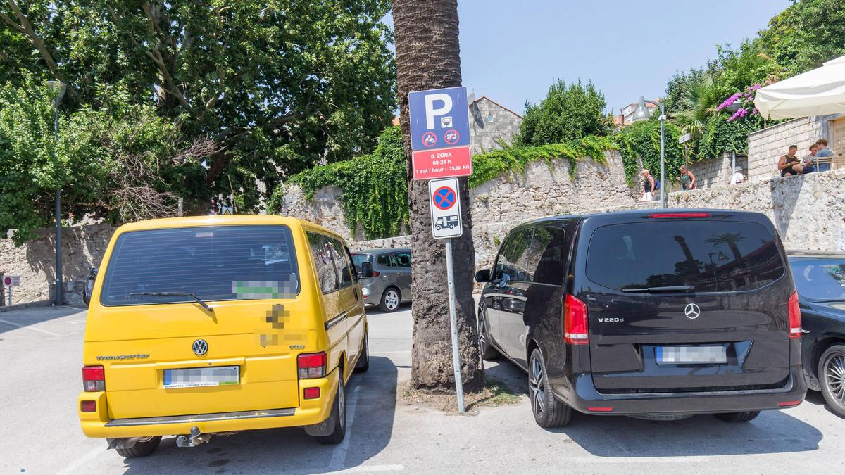 In der Zone 0 zahlt man 10 Euro pro Stunde, wer länger parkt zahlt über 199 Euro. 