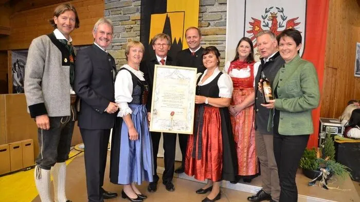 Vizebürgermeister Martin Gratz, Landesrat Karl Wilfing (Niederösterreich), Anita und Klaus Unterweger, Josef Geisler, Erika Rogl, Bezirkshauptfrau Olga Reisner, Helmut Krieghofer, Margit Kalser (Weingut Kalser)