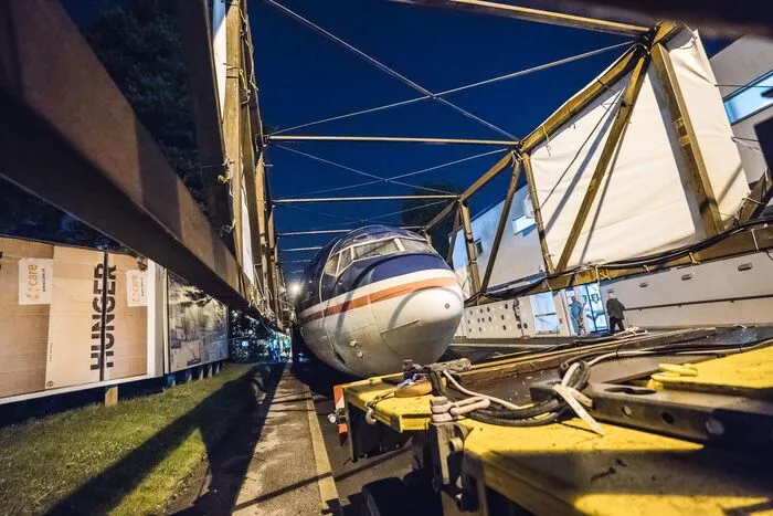 Nach einer Iljuschin ist in der Nacht auf Mittwoch nun auch eine ausrangierte Boeing 727-200 "Sport Hawk" per Sondertransport in Graz angekommen.