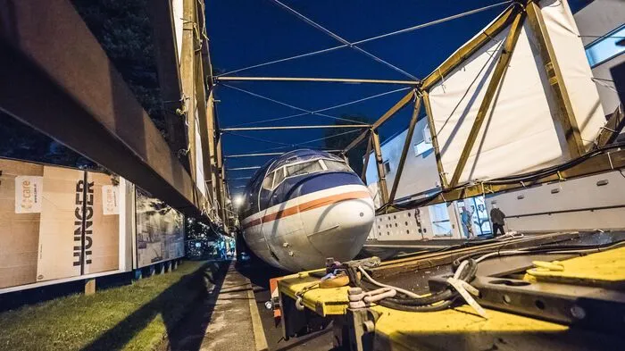 Nach einer Iljuschin ist in der Nacht auf Mittwoch nun auch eine ausrangierte Boeing 727-200 "Sport Hawk" per Sondertransport in Graz angekommen.