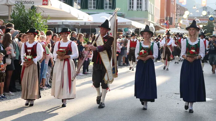 Zahlreiche Musikkapellen des Bezirkes hüllten die Stadt in eine Klangwolke ein...