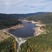 Bis zum tiefsten Punkt des Stausees sind es noch 50 Meter