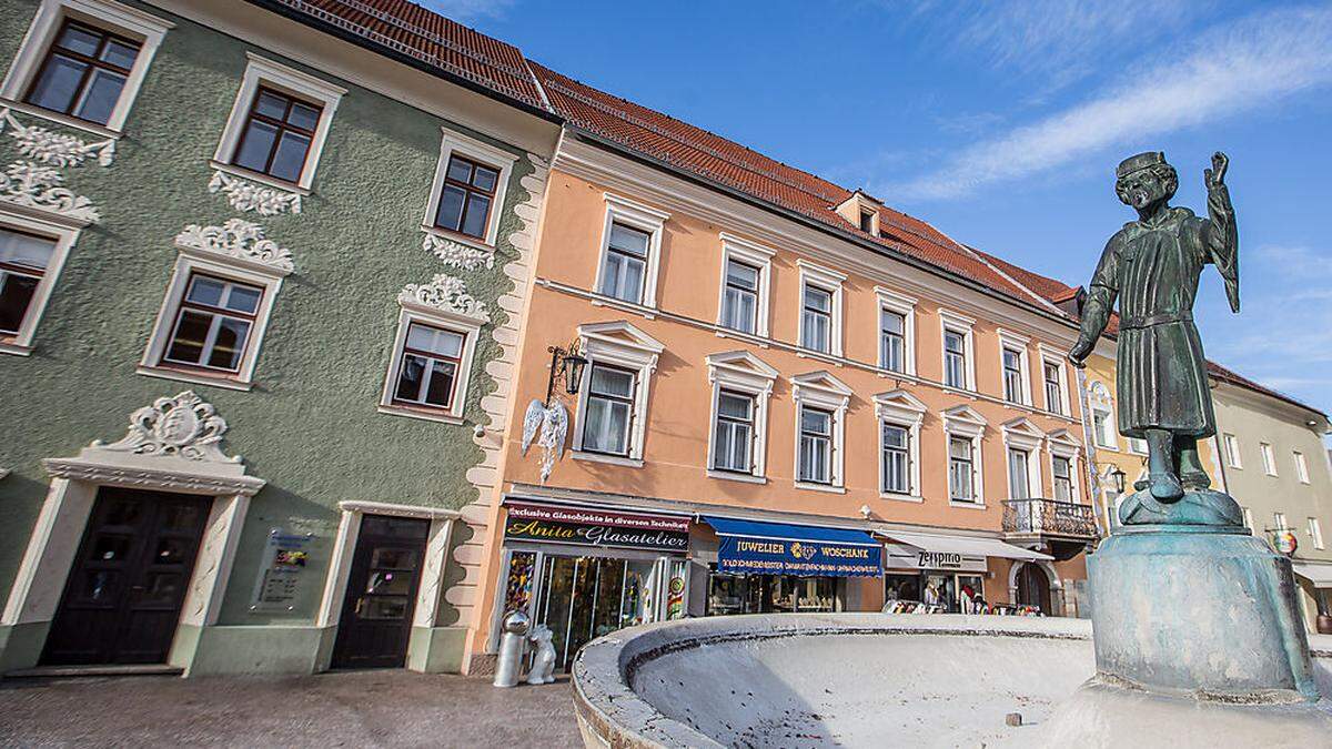 Das Schüsselbrunnbartele blieb unversehrt - während unbekannte Täter randalierend durch die Stadt zogen