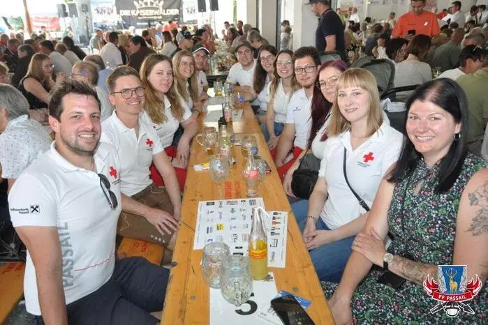 Es war ein lustiges, kameradschaftliches Fest. Zahlreiche Ehrenamtliche halfen mit.
