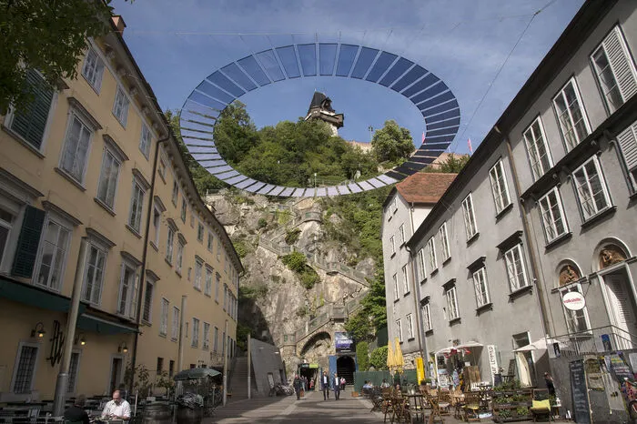 Bernd Holasek organisierte den zweitägigen Kunstmarkt, bei dem 26 Kunstschaffende ihre Werke präsentierten