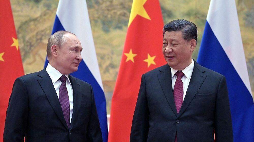 Wladimir Putin (l.) kann weiter auf Unterstützung von Chinas Xi Jinping zählen