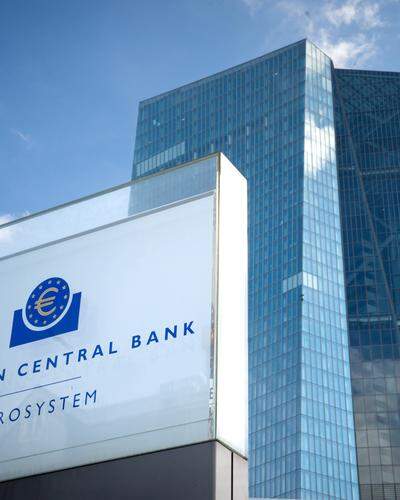 Aktuell taxieren Investoren am Finanzmarkt die Wahrscheinlichkeit mit 64 Prozent, dass die EZB auf ihrer nächsten Zinssitzung am 6. Juni die Zinsen erstmals wieder nach unten setzt
